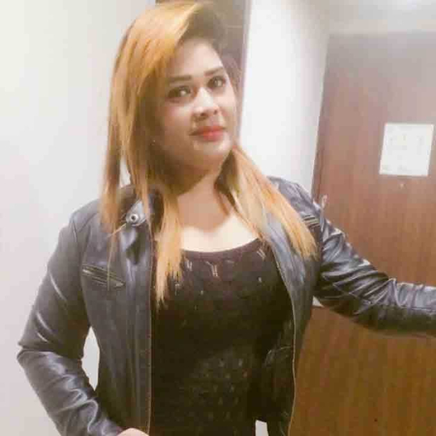 Hire 24/7 Mumbai Social Media Personality Call Girl Service